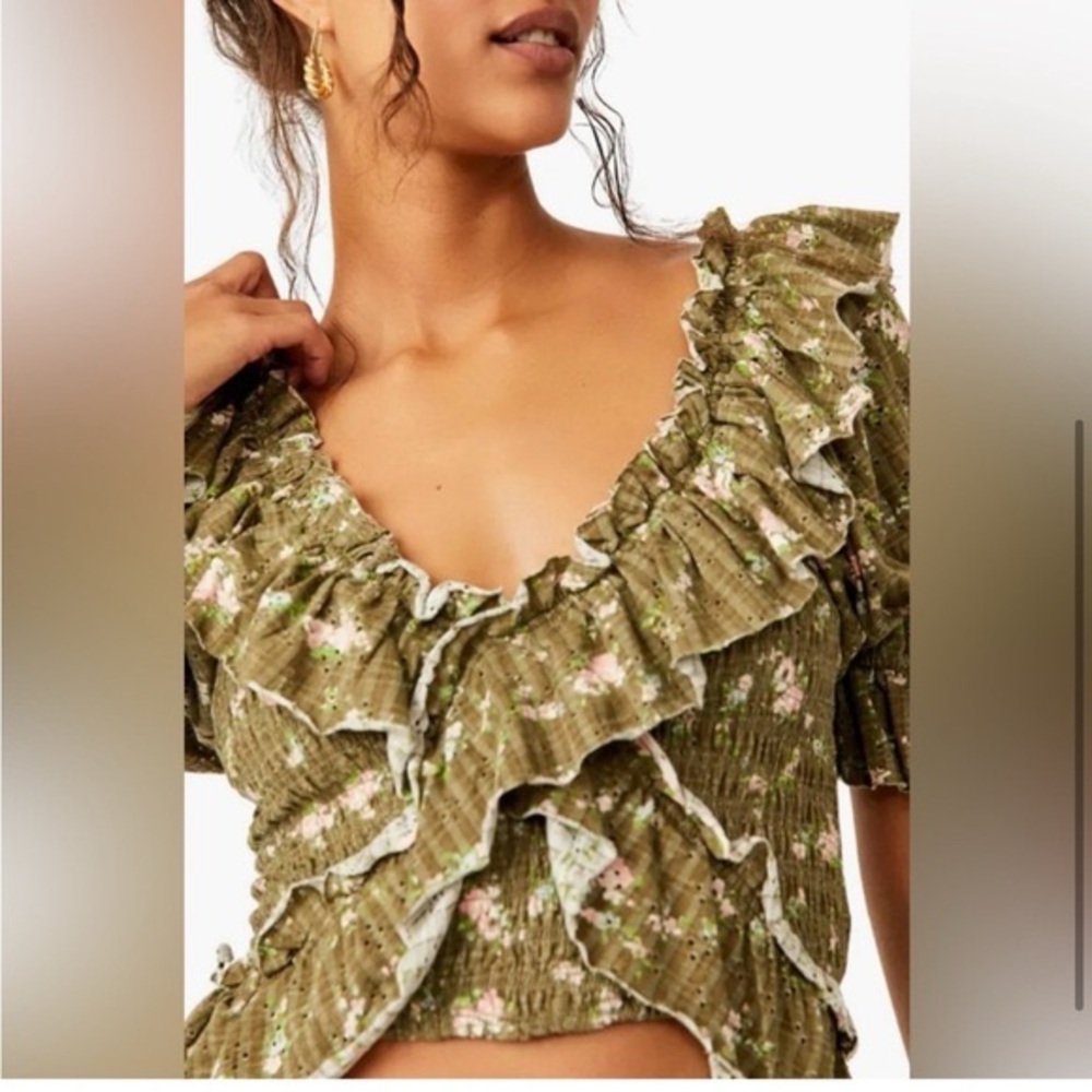 FREE PEOPLE FAVORITE GIRL CROPPED FLORAL PRINT RUFFLE TOP